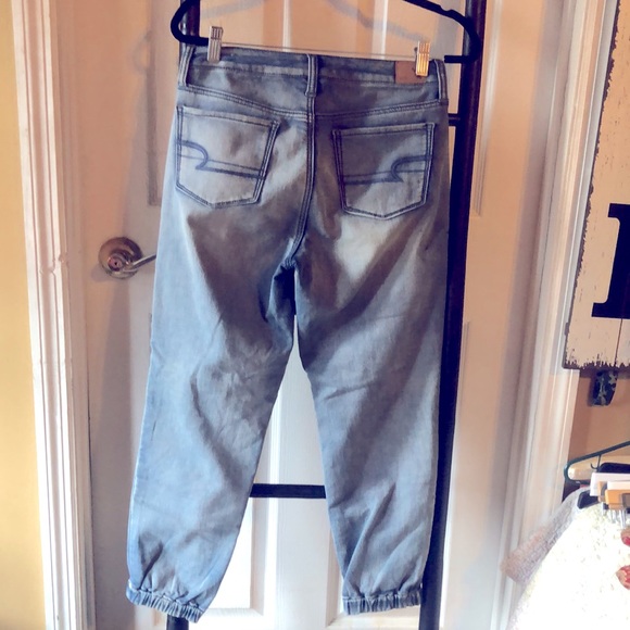 American Eagle - Size 2 - Jogger Jean - Super Stretch - Faded Wash - Picture 2 of 8